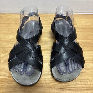 Merrell Woman’s Sandals Black Size 7 Adjustable Straps Open Toe Buckle